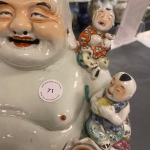 Een Chinese famille rose figuur van Boeddha, zegelmerk, 19/20e eeuw — foto 12