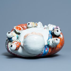 Een Chinese famille rose figuur van Boeddha, zegelmerk, 19/20e eeuw — foto 6