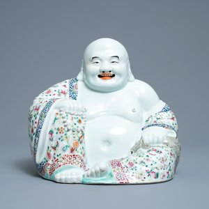 Een Chinese famille rose figuur van Boeddha, zegelmerk, 19/20e eeuw — foto 1