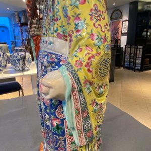 Een Chinese famille rose figuur van de sterrengod 'Shou', 19e eeuw — foto 19