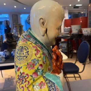 Een Chinese famille rose figuur van de sterrengod 'Shou', 19e eeuw — foto 29