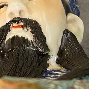 Een Chinese famille rose figuur van een onsterfelijke, 19/20e eeuw — foto 13