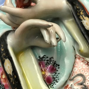 Een Chinese famille rose figuur van een staande Guanyin, Qianlong — foto 17