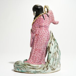 Een Chinese famille rose figuur van Liu Hai met de pad, 20e eeuw — foto 4