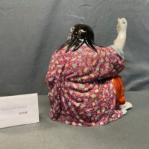 Een Chinese famille rose figuur van Liu Hai met de pad, zegelmerk, Republiek — foto 9