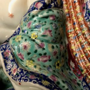 Een Chinese famille rose groep van twee kinderen, zegelmerken, Republiek, 20e eeuw — foto 14