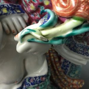 Een Chinese famille rose groep van twee kinderen, zegelmerken, Republiek, 20e eeuw — foto 8