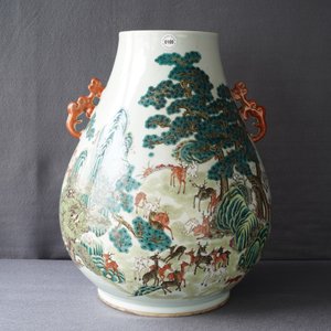 Een Chinese famille rose 'honderd herten' hu vaas, Qianlong merk, 19/20e eeuw — foto 20