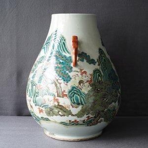 Een Chinese famille rose 'honderd herten' hu vaas, Qianlong merk, 19/20e eeuw — foto 21