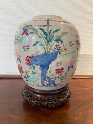 Een Chinese famille rose 'honderd jongens' pot, Yongzheng — foto 3