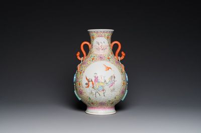 Een Chinese famille rose 'hu' vaas met decor van de 'acht onsterfelijken', Qianlong merk, Republiek