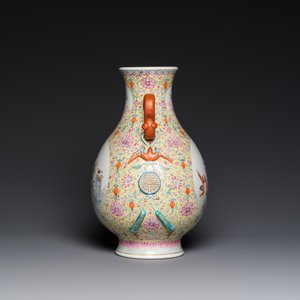 Een Chinese famille rose 'hu' vaas met decor van de 'acht onsterfelijken', Qianlong merk, Republiek — foto 4