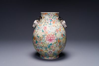 Een Chinese famille rose 'hu' vaas met millefleurs decor, Qianlong merk, Republiek
