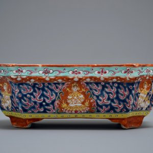 Een Chinese famille rose jardinière in Bencharong-stijl voor de Thaise markt, 19e eeuw — foto 2