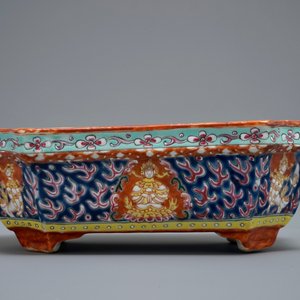 Een Chinese famille rose jardinière in Bencharong-stijl voor de Thaise markt, 19e eeuw — foto 4