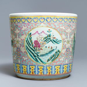 Een Chinese famille rose jardinière met landschappen, 19e eeuw — foto 1