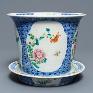 Een Chinese famille rose jardinière op onderschotel met floraal decor, Guangxu merk, Republiek, 20e eeuw — foto 1