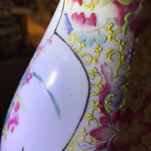 Een Chinese famille rose kalebasvaas met floraal decor, 19e eeuw — foto 7
