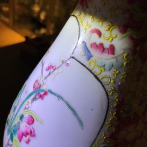 Een Chinese famille rose kalebasvaas met floraal decor, 19e eeuw — foto 8