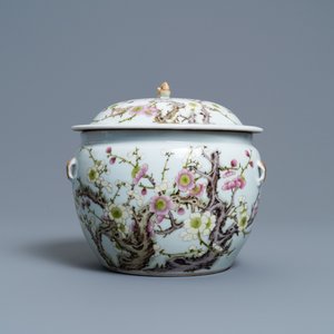 Een Chinese famille rose 'kamcheng' dekselkom met prunusbloemen, Jiaqing merk, 19e eeuw — foto 2