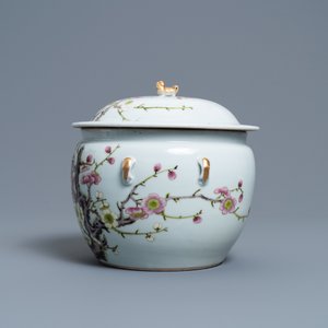 Een Chinese famille rose 'kamcheng' dekselkom met prunusbloemen, Jiaqing merk, 19e eeuw — foto 3