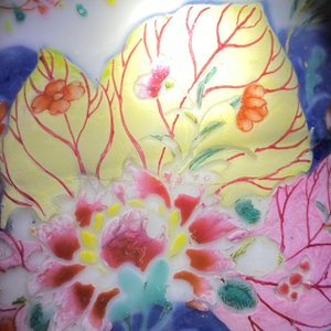 Een Chinese famille rose kan met 'Tabaksbladeren' decor, Qianlong — foto 14