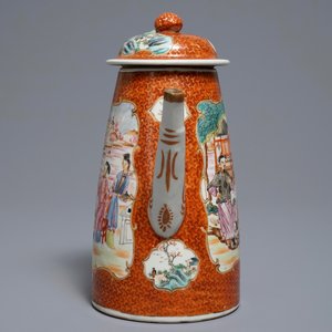 Een Chinese famille rose koffiekan met mandarijns decor, Qianlong — foto 2