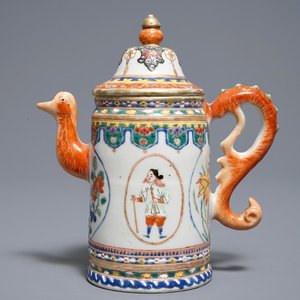 Een Chinese famille rose koffiepot met decor van Europeanen, Yongzheng — foto 1