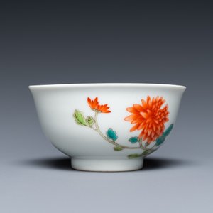 Een Chinese famille rose kom met floraal decor, Yongzheng merk, 20e eeuw — foto 3