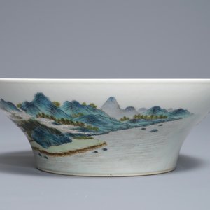 Een Chinese famille rose kom met landschapsdecor, Jiaqing merk, 20e eeuw — foto 5