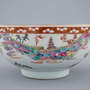 Een Chinese famille rose kom met landschapsdecor, Yongzheng, 1723-1735 — foto 1