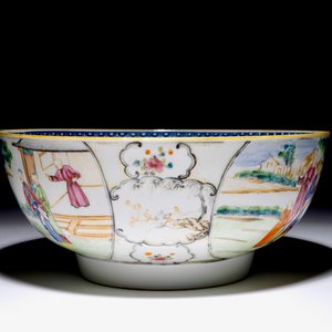 Een Chinese famille rose kom met mandarijns decor, Qianlong — foto 2