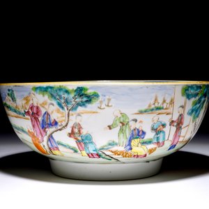 Een Chinese famille rose kom met mandarijns decor, Qianlong — foto 3