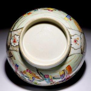 Een Chinese famille rose kom met mandarijns decor, Qianlong — foto 6
