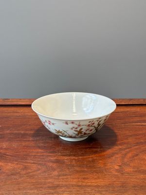 Een Chinese famille rose kom met pruimenbloesem, Shen De Tang Zhi 慎德堂製 merk, 19/20e eeuw — foto 1
