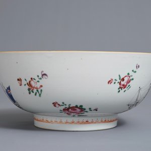 Een Chinese famille rose kom met schepen voor de Engelse markt, Qianlong — foto 2