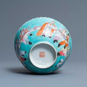 Een Chinese famille rose kom met turquoise fondkleur, Qianlong merk, Republiek — foto 7