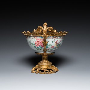 Een Chinese famille rose kom met vergulde bronzen montuur, Yongzheng — foto 3