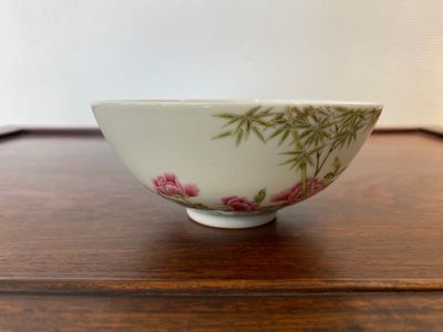 Een Chinese famille rose kom, Yongzheng merk, 20e eeuw — foto 2