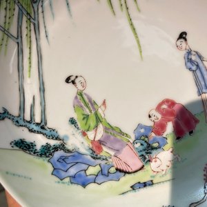 Een Chinese famille rose kop en schotel met dames en een jongen met konijn, Yongzheng — foto 11