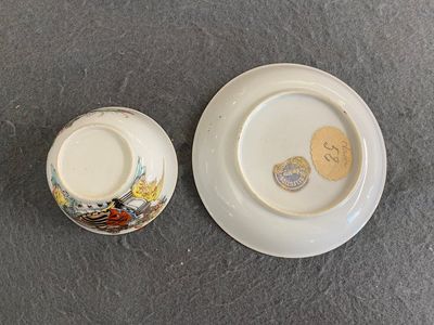 Een Chinese famille rose kop en schotel met de wapens van van Isselmuden en van Haersolte voor de Nederlandse markt, Qianlong — foto 2