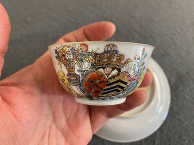 Een Chinese famille rose kop en schotel met de wapens van van Isselmuden en van Haersolte voor de Nederlandse markt, Qianlong — foto 3