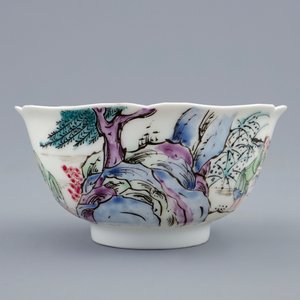 Een Chinese famille rose kop en schotel met decor van de visvangst, Yongzheng, 1723-1735 — foto 7