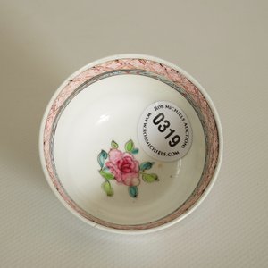 Een Chinese famille rose kop en schotel met een dame en een jongen, Yongzheng — foto 17