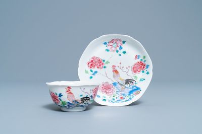 Een Chinese famille rose kop en schotel met een haan, Yongzheng