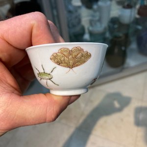 Een Chinese famille rose kop en schotel met een vogel en insecten, Yongzheng — foto 20