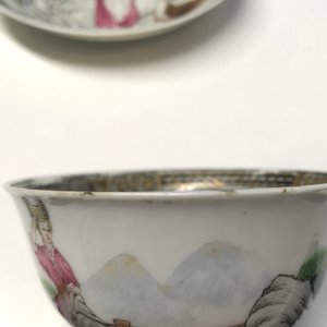 Een Chinese famille rose kop en schotel met erotisch decor, Yongzheng — foto 12