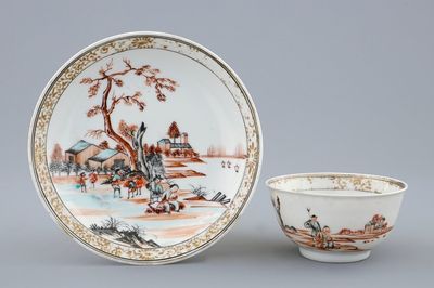 Een Chinese famille rose kop en schotel met Europees decor, Yongzheng/Qianlong