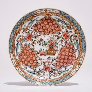 Een Chinese famille rose kop en schotel met floraal decor, Yongzheng — foto 2
