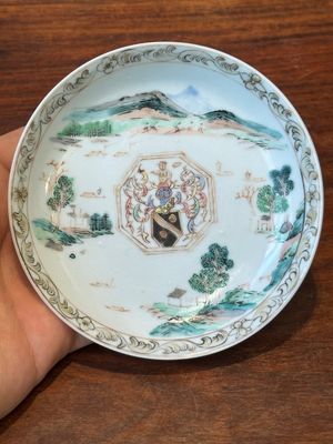 Een Chinese famille rose kop en schotel met het wapen van Beekman uit Zeeland voor de Nederlandse markt, Yongzheng — foto 10